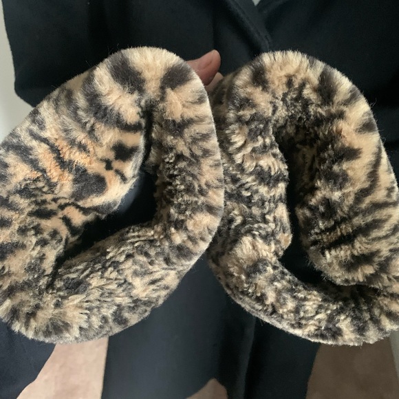 Vintage Lined Wool Coat with Faux Animal Fur Trim. - Picture 4 of 10